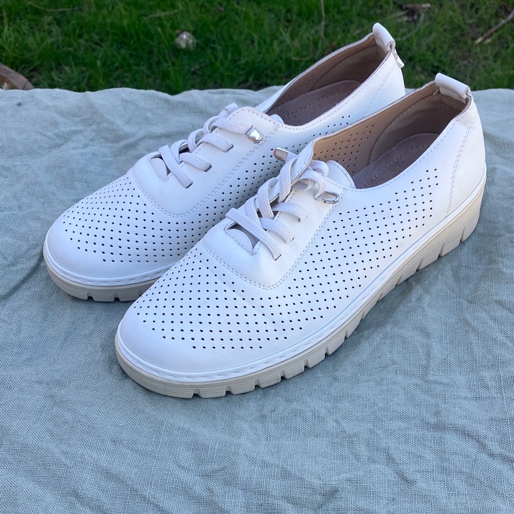 Women's off White Comfort  Slip-On Sneakers